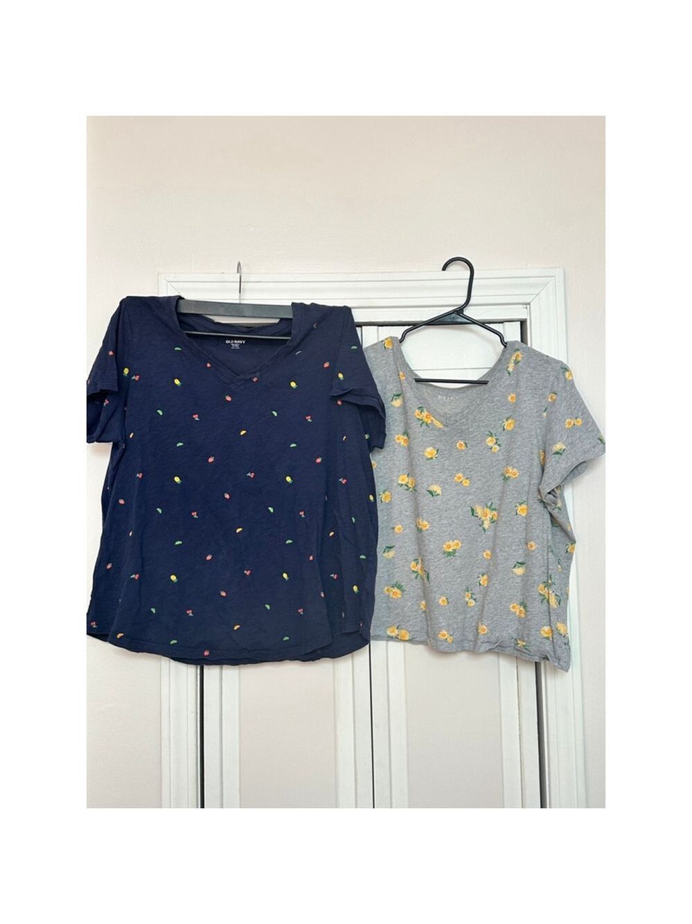 Bundle of 2 Old Navy Everywhere V-neck tees t-shirts Soft Relaxed Fit XL